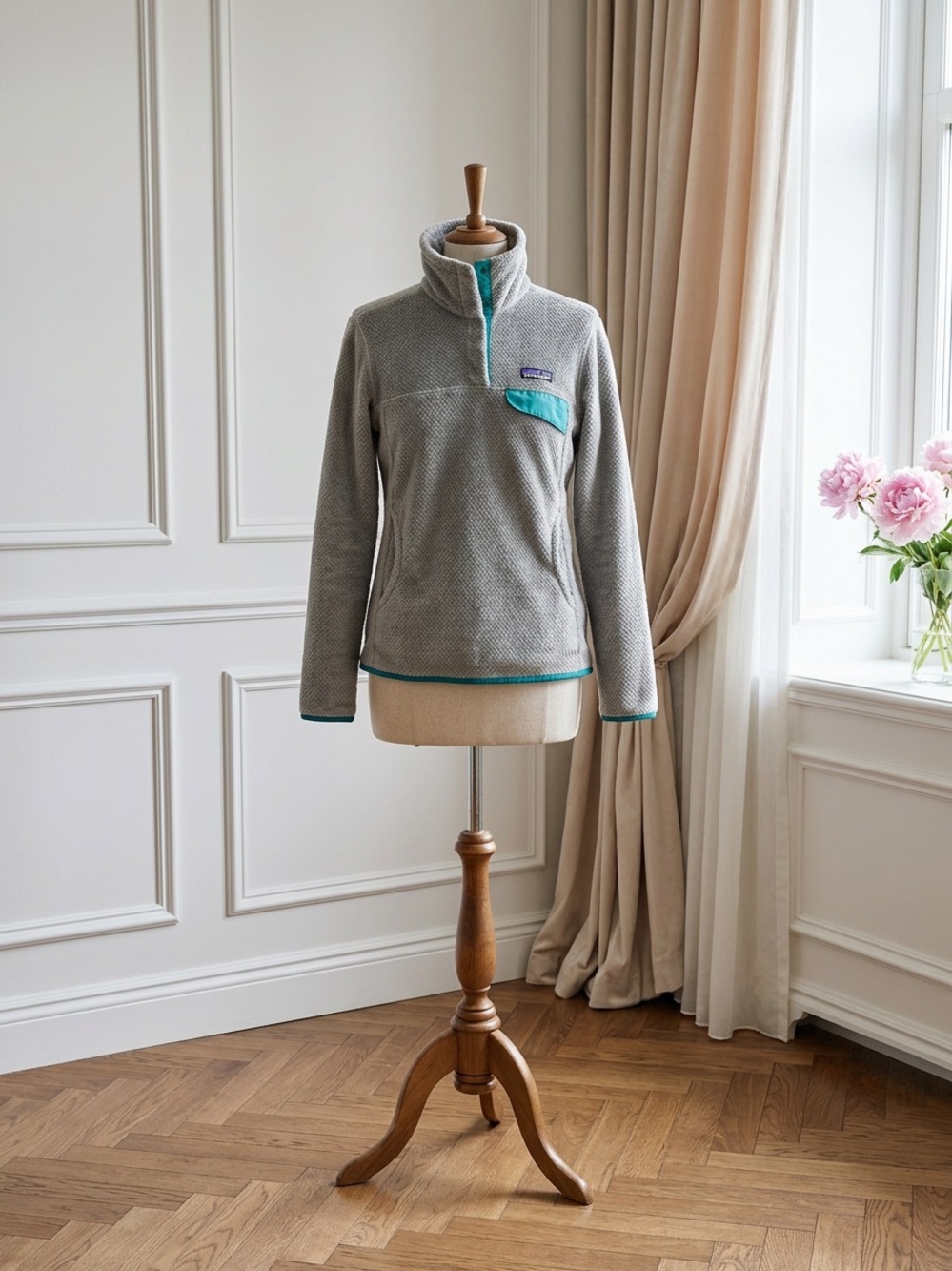 Patagonia Gray Fleece Pullover with Teal Trim